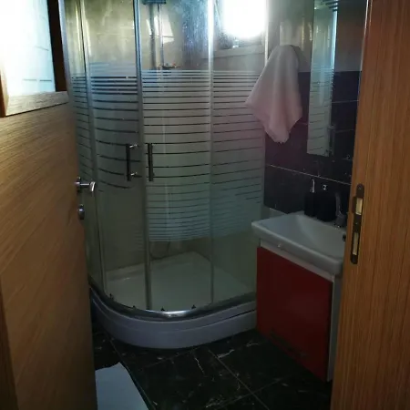 Vila Near Kartepe With Jacuzzi And Shared Pool